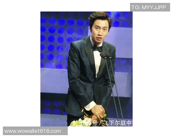 综艺节目中突然出现的足球明星究竟是谁引发了观众的热议与期待